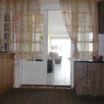 кухня белого коттеджа